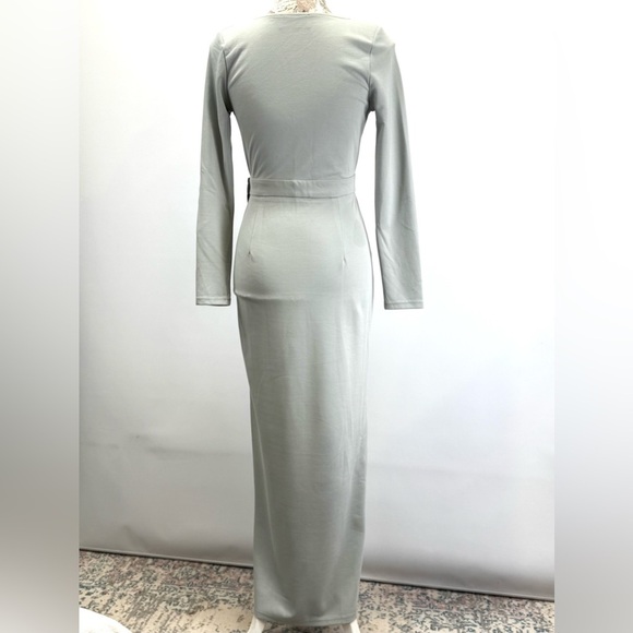 Kittenish Green Long Sleeve V-Neck Sheath Dress - Picture 7 of 15